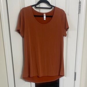 NWOT - LulaRoe Classic T short sleeve top )M)